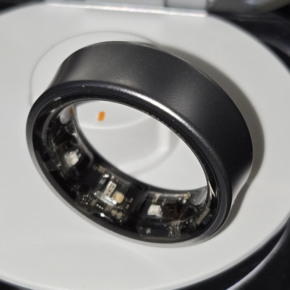 Samsung Galaxy Ring Size 7 in Silver - Picture 7 of 10